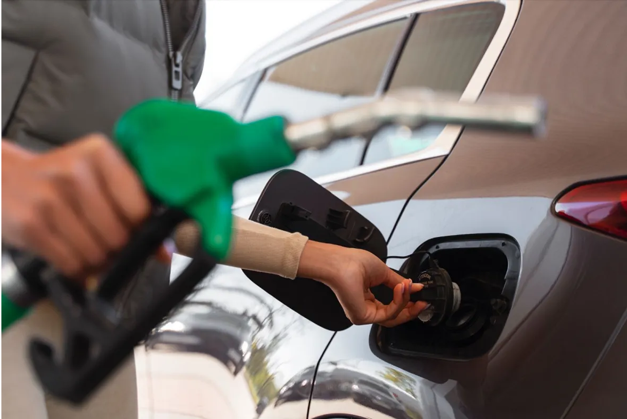 Com nova redução, preço do litro de gasolina a distribuidores cai para R$ 2,71